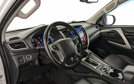 Mitsubishi Pajero Sport III рестайлинг, 2018 год, 3 200 000 рублей, 16 фотография