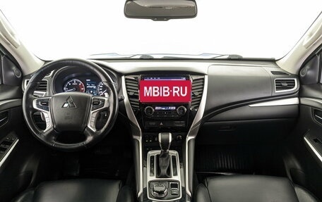 Mitsubishi Pajero Sport III рестайлинг, 2018 год, 3 200 000 рублей, 14 фотография