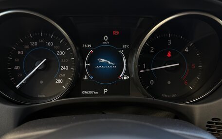 Jaguar XE I рестайлинг, 2016 год, 2 400 000 рублей, 14 фотография