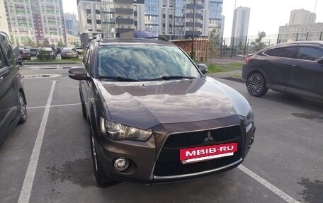 Mitsubishi Outlander III рестайлинг 3, 2012 год, 1 490 000 рублей, 2 фотография