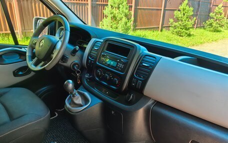 Renault Trafic, 2018 год, 2 290 000 рублей, 28 фотография