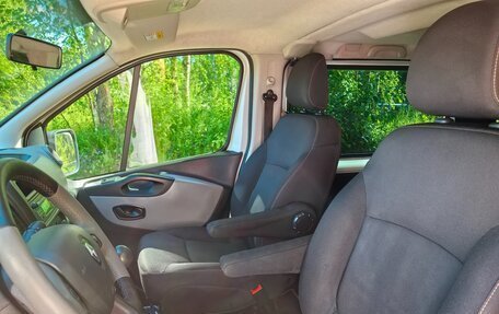 Renault Trafic, 2018 год, 2 290 000 рублей, 32 фотография