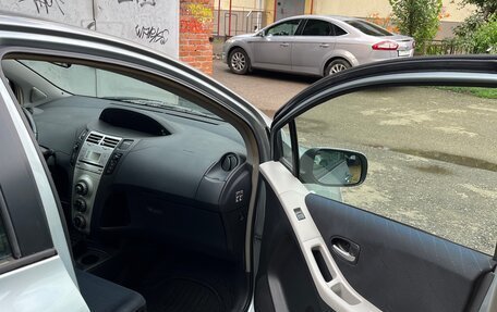 Toyota Yaris III рестайлинг, 2007 год, 530 000 рублей, 4 фотография