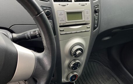 Toyota Yaris III рестайлинг, 2007 год, 530 000 рублей, 10 фотография