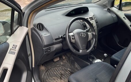 Toyota Yaris III рестайлинг, 2007 год, 530 000 рублей, 13 фотография