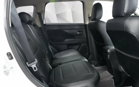 Mitsubishi Outlander III рестайлинг 3, 2015 год, 1 948 000 рублей, 9 фотография