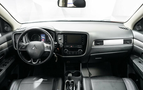 Mitsubishi Outlander III рестайлинг 3, 2015 год, 1 948 000 рублей, 7 фотография
