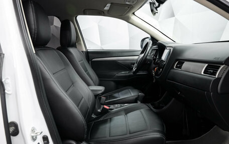 Mitsubishi Outlander III рестайлинг 3, 2015 год, 1 948 000 рублей, 8 фотография