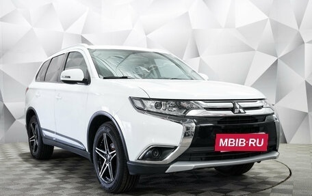 Mitsubishi Outlander III рестайлинг 3, 2015 год, 1 948 000 рублей, 4 фотография