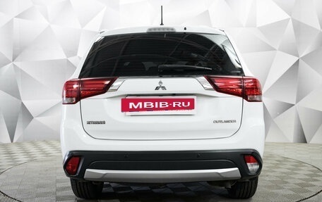 Mitsubishi Outlander III рестайлинг 3, 2015 год, 1 948 000 рублей, 2 фотография