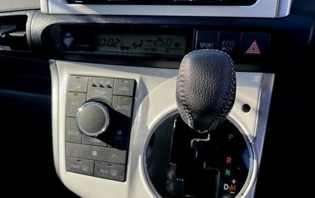 Toyota Wish II, 2017 год, 1 215 000 рублей, 14 фотография