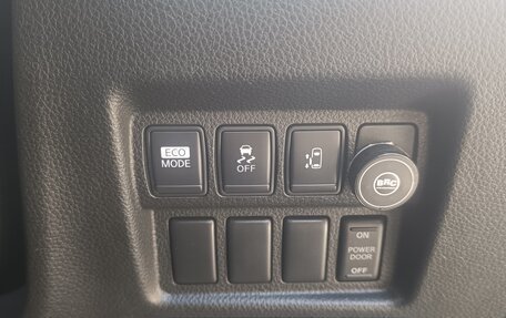 Nissan Elgrand III, 2010 год, 1 900 000 рублей, 13 фотография