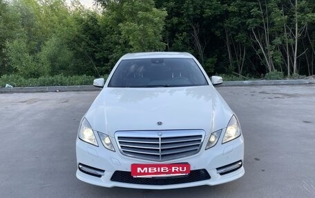 Mercedes-Benz E-Класс, 2011 год, 1 490 000 рублей, 2 фотография