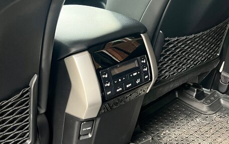 Toyota Land Cruiser Prado 150 рестайлинг 2, 2020 год, 6 400 000 рублей, 4 фотография