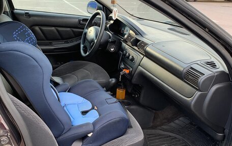 Dodge Stratus II, 2002 год, 160 000 рублей, 15 фотография