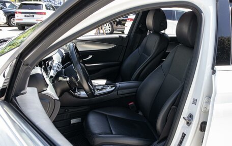 Mercedes-Benz E-Класс, 2019 год, 3 129 000 рублей, 10 фотография