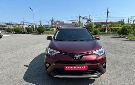 Toyota RAV4, 2017 год, 2 350 000 рублей, 2 фотография