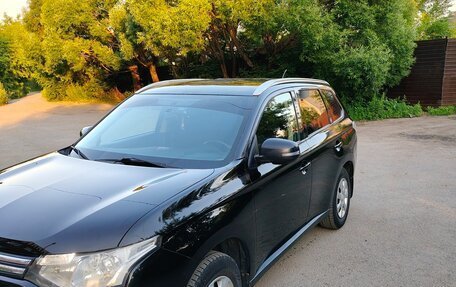 Mitsubishi Outlander III рестайлинг 3, 2013 год, 1 300 000 рублей, 4 фотография