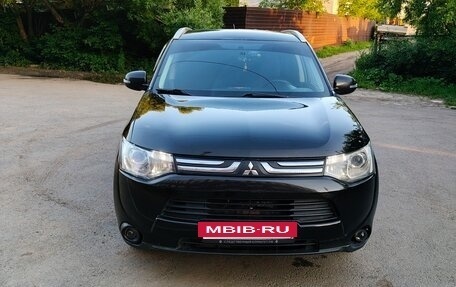 Mitsubishi Outlander III рестайлинг 3, 2013 год, 1 300 000 рублей, 2 фотография