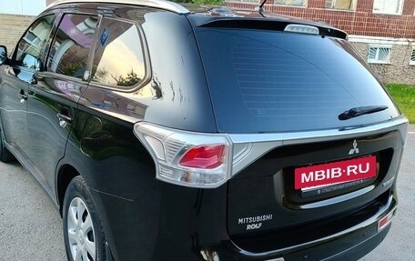 Mitsubishi Outlander III рестайлинг 3, 2013 год, 1 300 000 рублей, 10 фотография