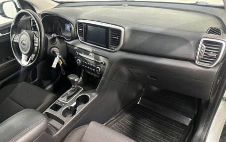 KIA Sportage IV рестайлинг, 2018 год, 2 199 800 рублей, 3 фотография