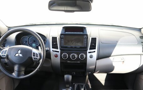 Mitsubishi Pajero Sport II рестайлинг, 2015 год, 1 900 000 рублей, 14 фотография