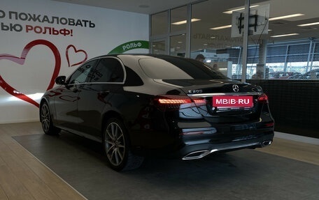 Mercedes-Benz E-Класс, 2021 год, 4 500 000 рублей, 6 фотография
