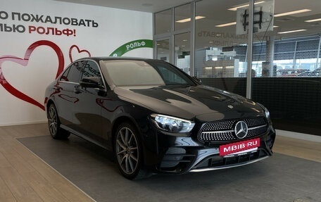 Mercedes-Benz E-Класс, 2021 год, 4 500 000 рублей, 3 фотография