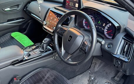Toyota Crown, 2018 год, 3 050 000 рублей, 10 фотография