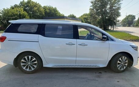 KIA Carnival III, 2016 год, 2 130 000 рублей, 21 фотография