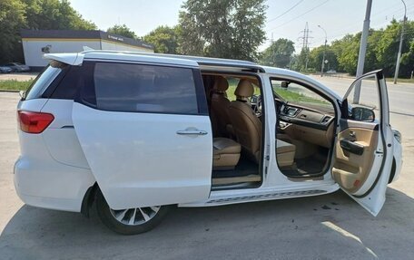 KIA Carnival III, 2016 год, 2 130 000 рублей, 11 фотография