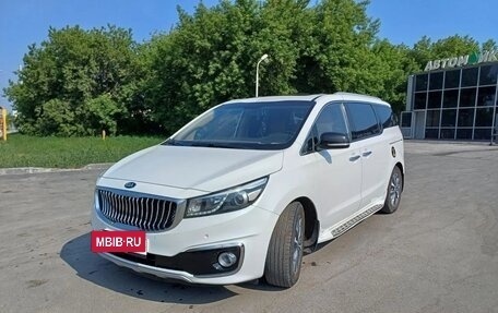 KIA Carnival III, 2016 год, 2 130 000 рублей, 15 фотография