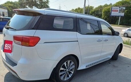 KIA Carnival III, 2016 год, 2 130 000 рублей, 24 фотография