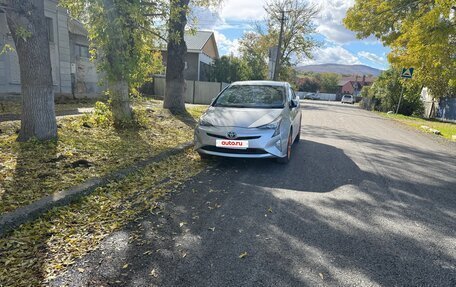 Toyota Prius IV XW50, 2016 год, 1 400 000 рублей, 2 фотография