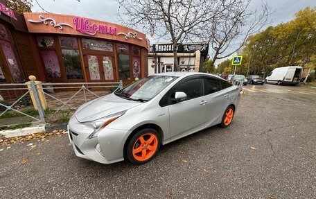 Toyota Prius IV XW50, 2016 год, 1 400 000 рублей, 6 фотография