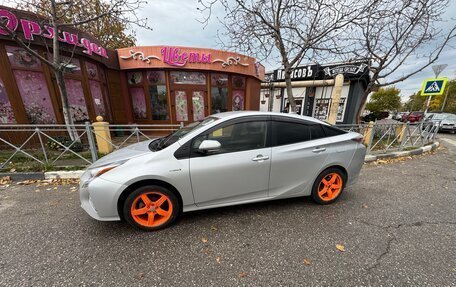 Toyota Prius IV XW50, 2016 год, 1 400 000 рублей, 7 фотография
