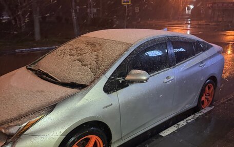 Toyota Prius IV XW50, 2016 год, 1 400 000 рублей, 3 фотография