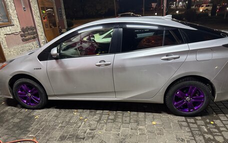 Toyota Prius IV XW50, 2016 год, 1 400 000 рублей, 11 фотография