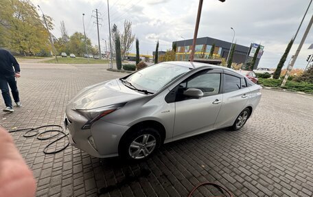Toyota Prius IV XW50, 2016 год, 1 400 000 рублей, 12 фотография