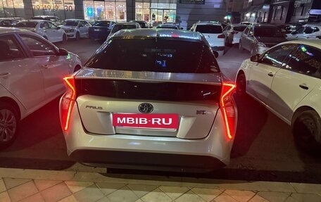 Toyota Prius IV XW50, 2016 год, 1 400 000 рублей, 4 фотография