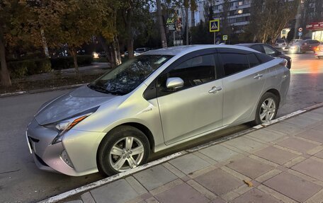 Toyota Prius IV XW50, 2016 год, 1 400 000 рублей, 14 фотография