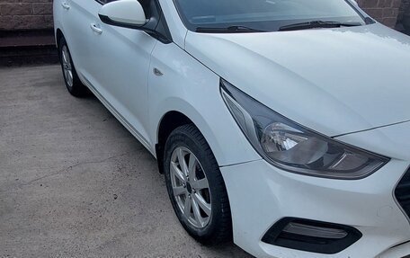 Hyundai Solaris II рестайлинг, 2017 год, 890 000 рублей, 1 фотография