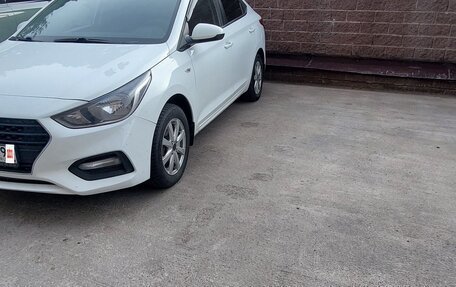 Hyundai Solaris II рестайлинг, 2017 год, 890 000 рублей, 2 фотография