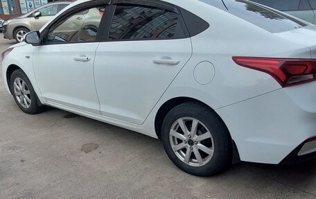 Hyundai Solaris II рестайлинг, 2017 год, 890 000 рублей, 4 фотография