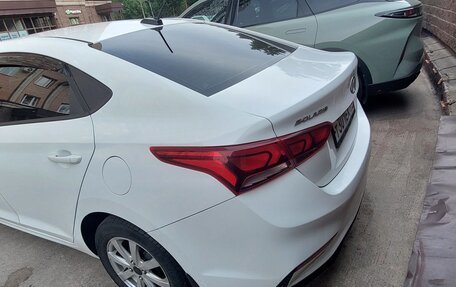Hyundai Solaris II рестайлинг, 2017 год, 890 000 рублей, 5 фотография
