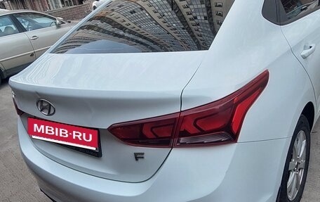 Hyundai Solaris II рестайлинг, 2017 год, 890 000 рублей, 3 фотография