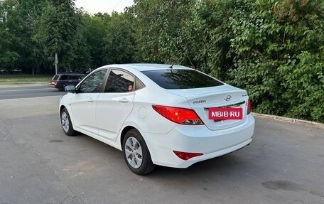 Hyundai Solaris II рестайлинг, 2015 год, 1 050 000 рублей, 5 фотография