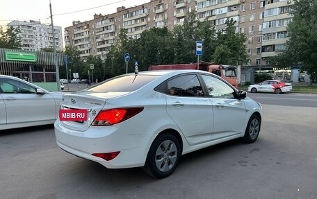 Hyundai Solaris II рестайлинг, 2015 год, 1 050 000 рублей, 4 фотография