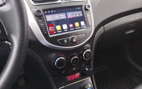 Hyundai Solaris II рестайлинг, 2015 год, 825 000 рублей, 10 фотография