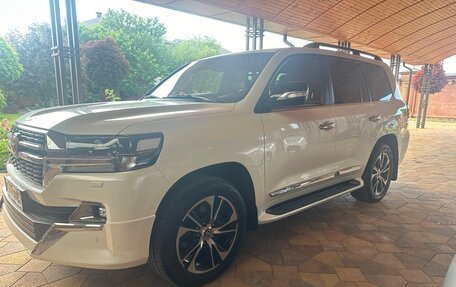 Toyota Land Cruiser 200, 2017 год, 6 350 000 рублей, 1 фотография